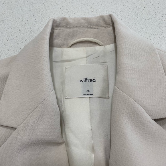 Aritzia Nostalgia Blazer - Picture 7 of 7